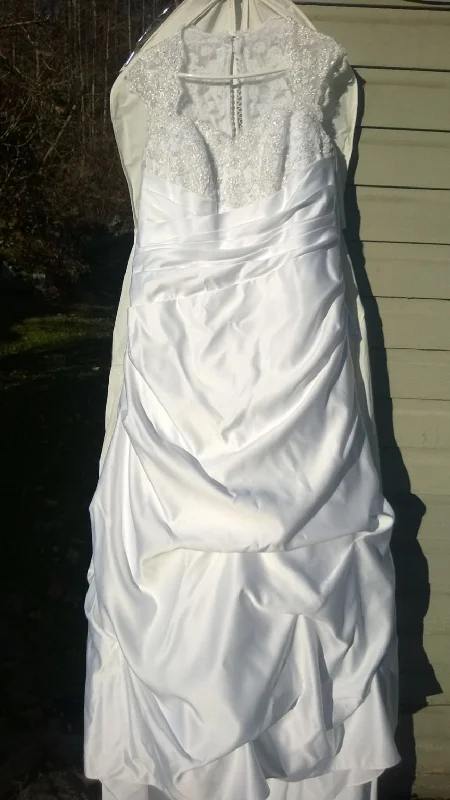Deal of the Day David's Bridal 9T3090