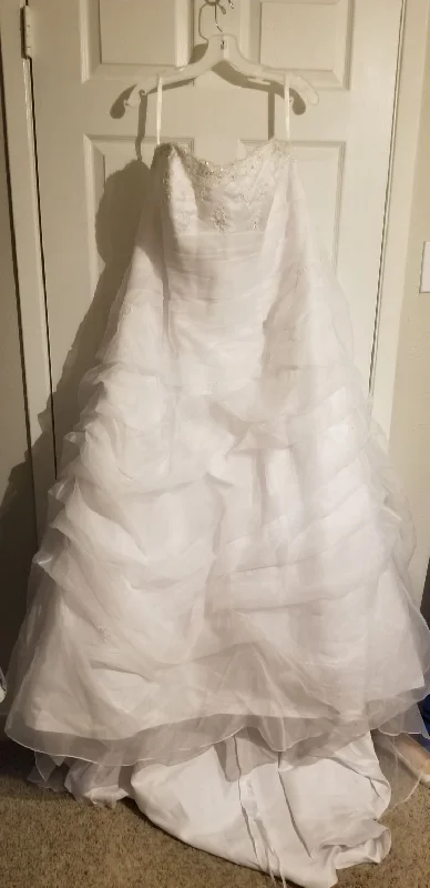 While Supplies Last David's Bridal 9L9479WHITE