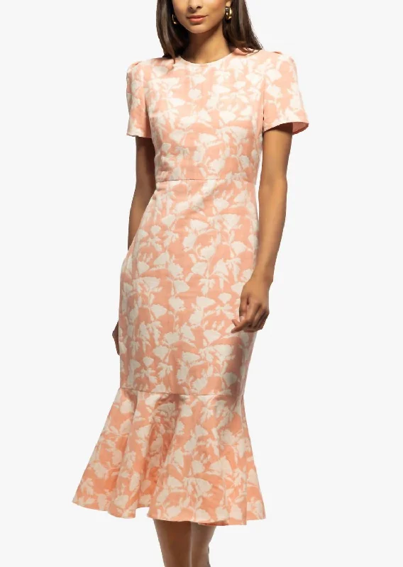 Deep Discounts Thompson Dress In Peach/ivory