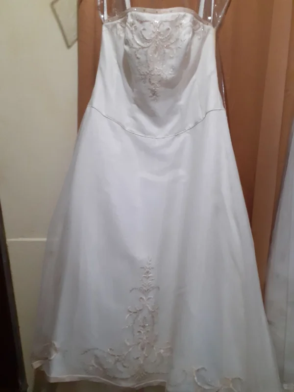 Stock Clearance David's Bridal 9L8555