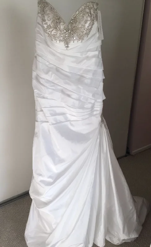 Flash Sale David's Bridal David's Bridal Sweetheart Neckline Trumpet Gown w/