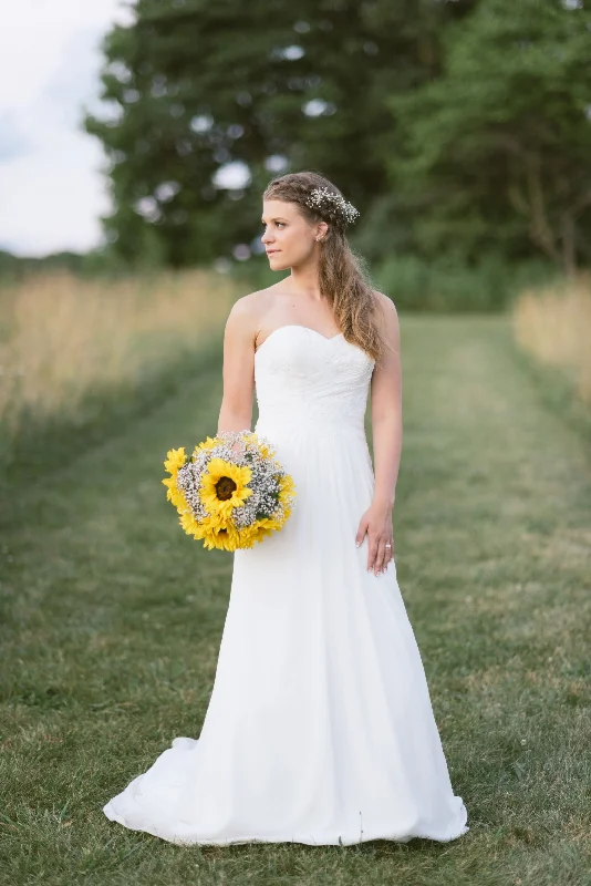 Stock Clearance David's Bridal 8704WHITEWHITE/B