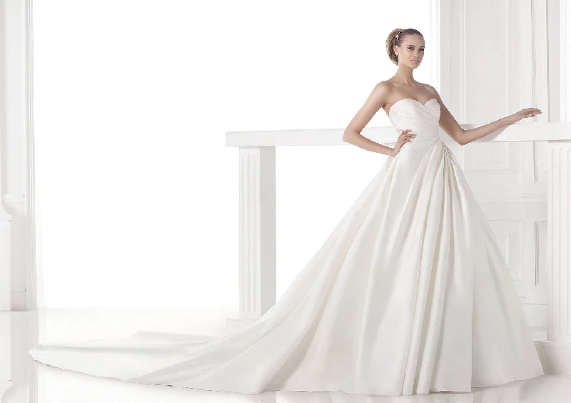 Flash Deals Pronovias Casey