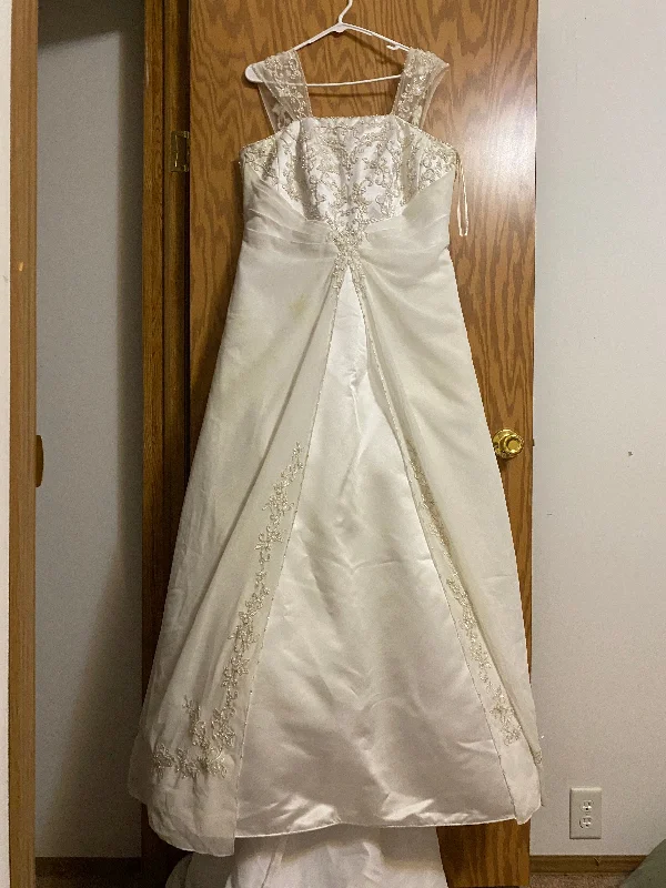 Buy Now David's Bridal 99010