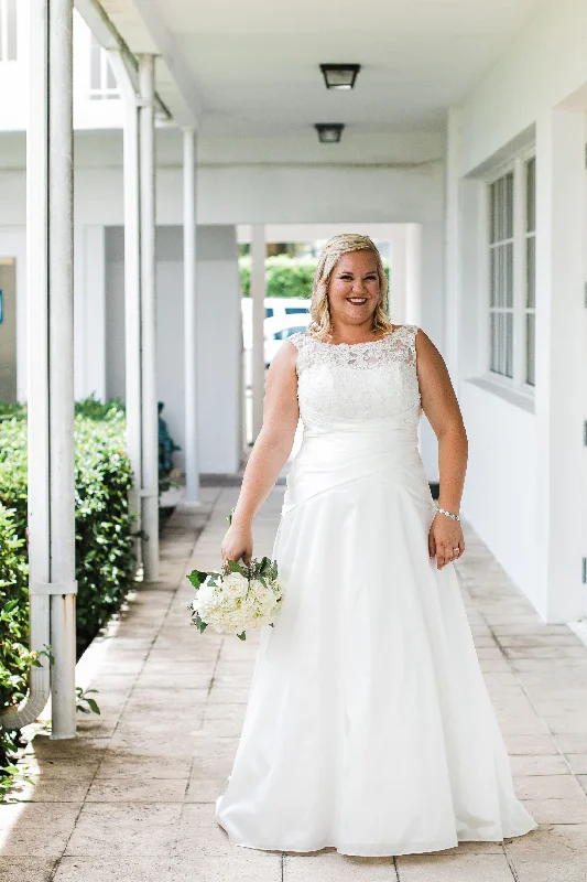 Limited Availability David's Bridal 9OP1332