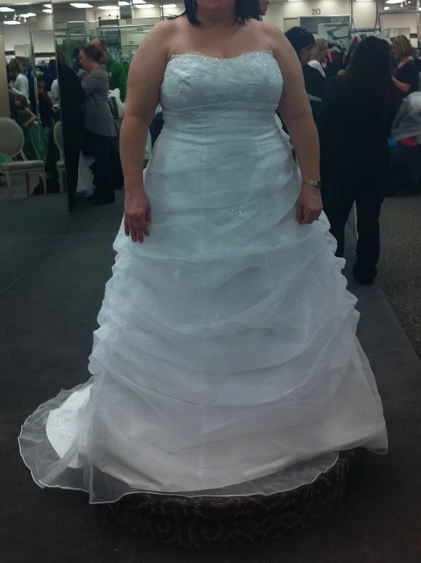 Deal of the Day David's Bridal 9L9479